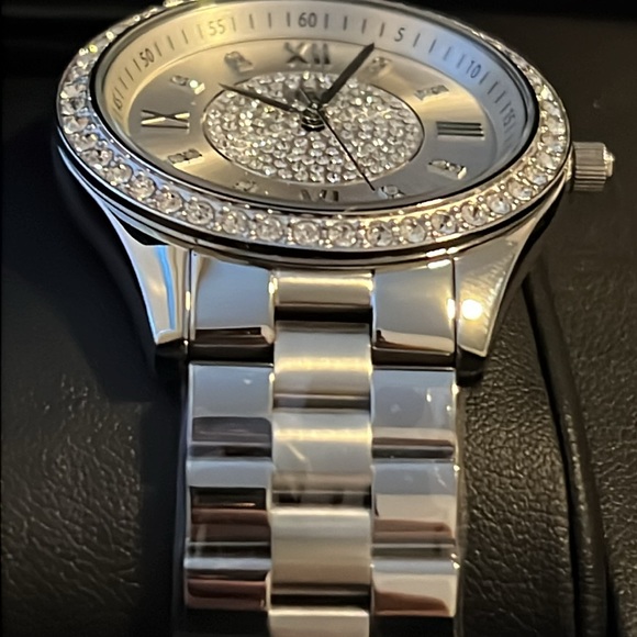 NIB JBWDiamond TimepiecesJ6303A Japanese movement 16DIAMONDS on the hour markers - Picture 4 of 11